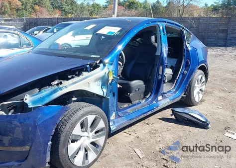 2022 Tesla Model Y Long Range Dual Motor All-Wheel Drive z USA, uszkodzony, nr VIN 7SAYGDEEXNF307424